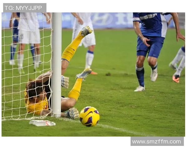 足球球星捶胸口背后的意义 揭示情感与责任的深刻表达